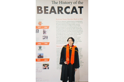 謝秉叡同學於辛辛那提大學認識並了解熊貓(Bearcat)的歷史文化，Bearcat已成為UC校園精神的象徵與代表吉祥物。