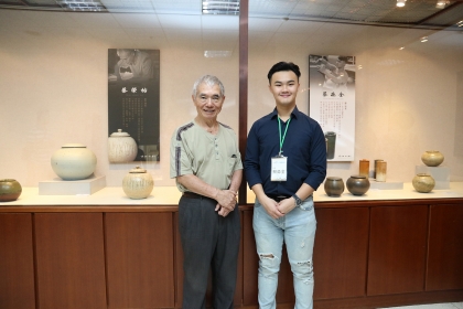 Fragrance wafting out from hundred clay tea caddies  –	National Chung Hsing University holding a tea caddy show  to celebrate its 100th birthday