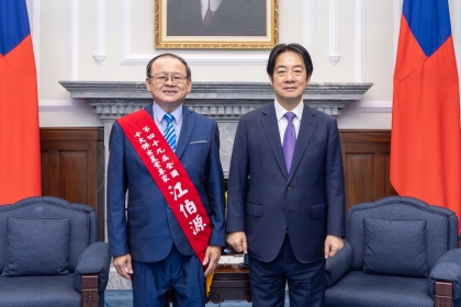 Professor Bo-Yuan Chiang (left), Distinguished Professor of the Department of Food Science and Biotechnology, NCHU, was honored as one of the “49th National Top Ten Outstanding Agricultural Experts” and was recently received by President Lai Ching-te.