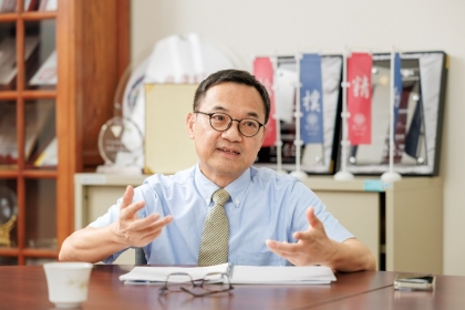 國立中興大學創新產業暨國際學院院長林金賢指出，勞工大學課程經過產官學界的討論後開設，對學員職涯發展有正面助益。