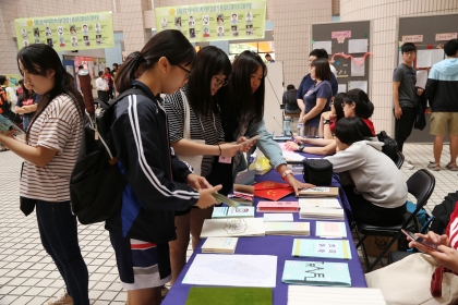 中興大學教務處10月30日中午舉辦「興光閃閃教學成果採收季」開幕儀式