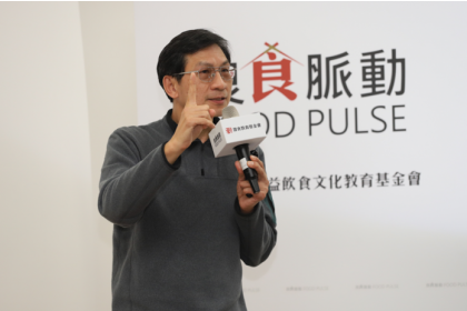 灃食智庫-荒野保護協會榮譽理事長李偉文，以食當令 吃在地 找小農方式，從支持本土生產食品方面，做到環保減碳。(圖/主辦單位提供)