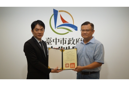 法制局長李善植與中興大學法律專業學院院長陳信安於今日續簽合作協議備忘錄
