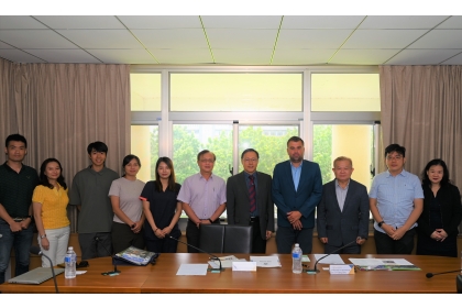 1．	(From Left to Right): USR Office and Stray LOHAS team, Dr. Xun-Long Lin from Department of Veterinary Medicine, Vice President for International Affairs Dr. Chi-Chung Chou, Vice Rector for Quality of Academic Activities, Dr. Petr Valášek from CZU, Secr