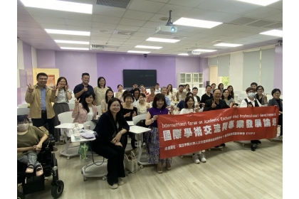 前排從右至左,教研所劉子彰所長,香港Timothy_Teo_教授,人社中心張嘉玲主任,及TESPA學會理事長吳文琪特聘教授