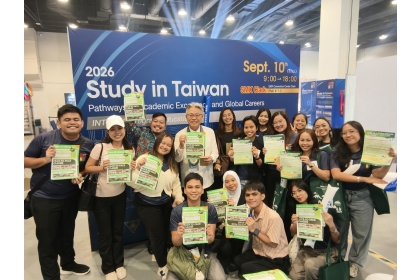 Minister Dustin Teng-shi Yang of the Taipei Economic and Cultural Office in the Philippines poses for a photo with Filipino students attending the education fair, amid lively interaction at the event.