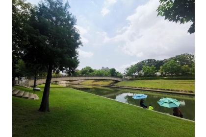 臨近國立中興大學的旱溪排水區域，目前已成為里民釣魚休憩的好去處。