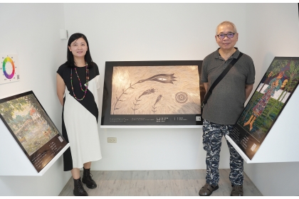 策展人黃海鳴老師（右）與趙欣怡老師（左）