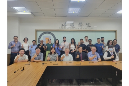 中興大學法政學院全英語授課「亞洲與中國研究英語碩士學位學程」新生歡迎會合影