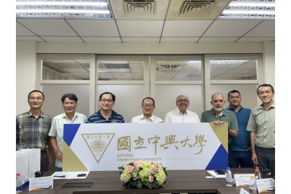 (左起) 產學研鏈結中心產學推動組程德勝組長、國合會前駐瓜地馬拉技術團黃天行團長、產學研鏈結中心張健忠主任、科研產業化平台王國禎專案執行長、OIRSA執行長Raúl Antonio Rodas Suazo、OIRSA中美洲區域植物衛生處長Carlos Ramón Urías Morales、OIRSA中美洲區域植物衛生處區域香蕉黃葉病計畫協調人 Xavier Isaac Euceda Fúnez、國合會駐瓜地馬拉技術團朱鴻鈞計畫經理