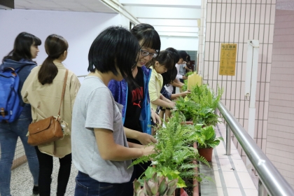 興大辦第三屆綠手指傳習 百位師生齊種班草班花