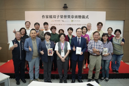 NCHU Alumna Yang Shuang-Zi Awarded Taichung City Government Honorary Medal
