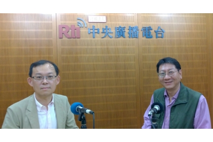 中興大學國際長陳牧民教授(左)接受「這樣看中國」節目主持人張正霖專訪
