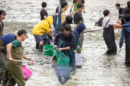 中興湖清池 師生共同進行環境生態教育