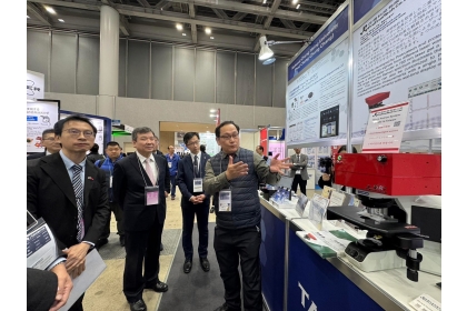 駐日代表處李逸洋大使及國家科學及技術委員會科技組組長吳嘉文參觀興大師生研發團隊科研成果展示