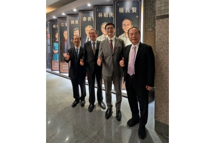 科博館「看見典範.與院士面對面」系列講座,興大共有3位院士受邀開講,左到右:楊秋忠院士、葉錫東院士、張照勤副校長、楊長賢院士。