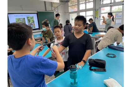 興大食蛇龜保育團隊到鯉魚國小舉辦臺灣龜類生態課程