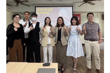 澳洲西雪梨大學Lynde Tan教授(前排右三)、中興大學人文社會科學前瞻研究中心主任張嘉玲教授(前排左三)、TESPA理事長吳文琪教授(前排右二)及中興大學師資培育中心主任劉子彰教授(前排左二)於「AI & EMI」國際學術講座暨工作坊合影留念。