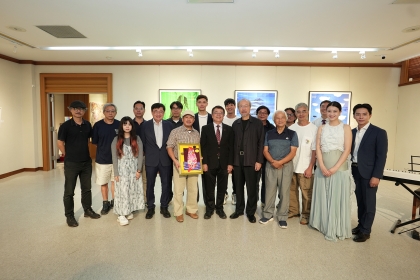 展出藝術家與興大師長合影