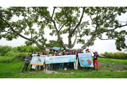 何壽川推動濕地保育，永豐餘啟動高雄舊鐵橋濕地「碳匯提升計畫」。(圖：永豐餘提供)