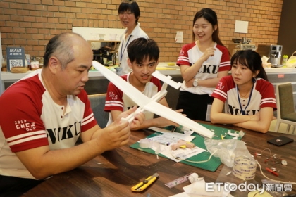 「正興城灣盃」舉辦電動模型飛機拋射比遠，中興大學的飛機平衡感佳一飛衝天成功奪冠。