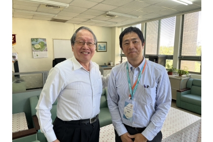 真田教授（右）拜訪葉錫東院士（左）