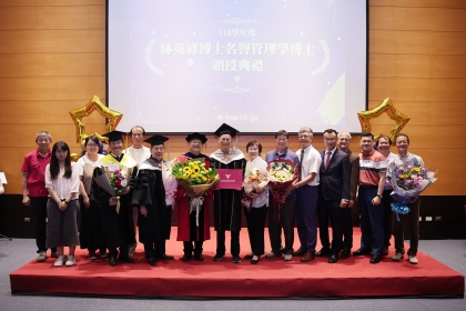 興大應經系師長合影