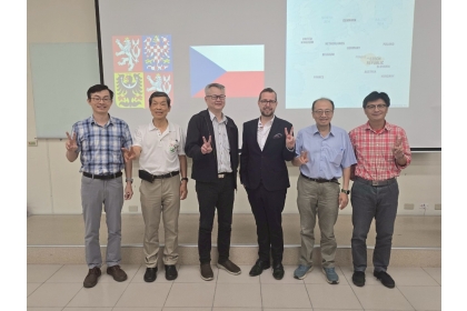 捷克經濟文化辦事處代表Mr. David Steinke演講，貴賓合影。