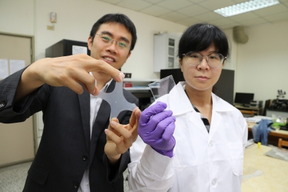 Associate Professor Ying-Chih Lai of the Department of Materials Science and Engineering at NCHU ( left) and his team developed a transparent, stretchable, self-powering, and self-healing electronic skin.