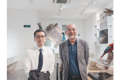 日本埼玉大學理工學研究科戸澤譲教授（左）參觀生科院自然史博物館。