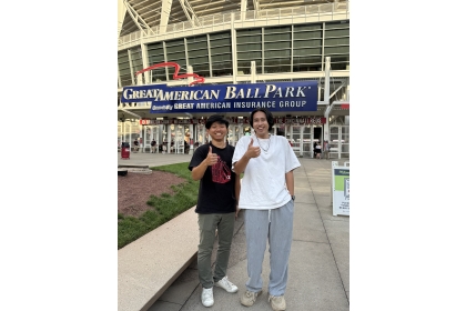 同學於課餘時間走入美國職棒大聯盟(MLB)球場，親身體驗美國在地文化，拓展國際視野。