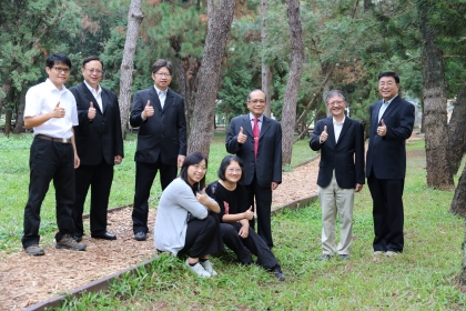 Vice President Jenn-Wen Huang of NCHU Won the Executive Yuan Outstanding Science and Technology Contribution Award