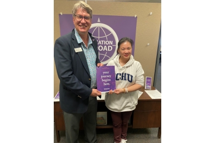 K-State Office of International Programs Associate Provost presented souvenirs to NCHU OIA Representative.