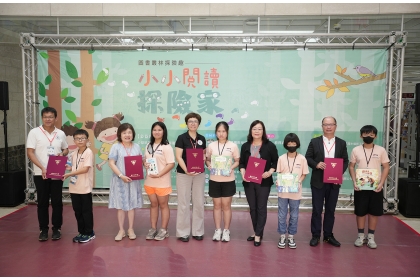 贊助此次公益營隊的企業贈送繪本給參與營隊的學童